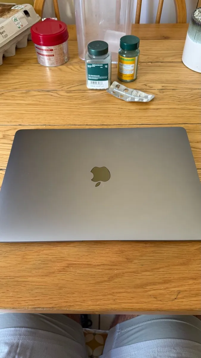 MacBook Air 13 inch Retina 2020 i5 8GB 256GB - Image 1