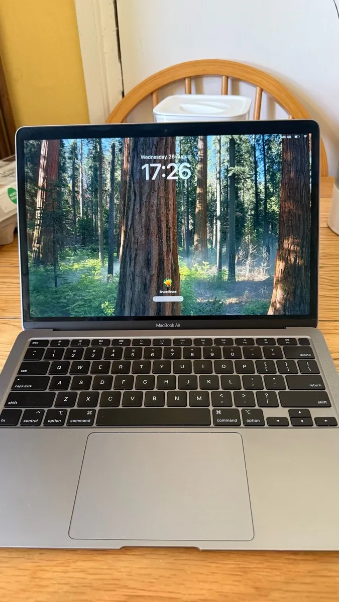 MacBook Air 13 inch Retina 2020 i5 8GB 256GB - Image 2