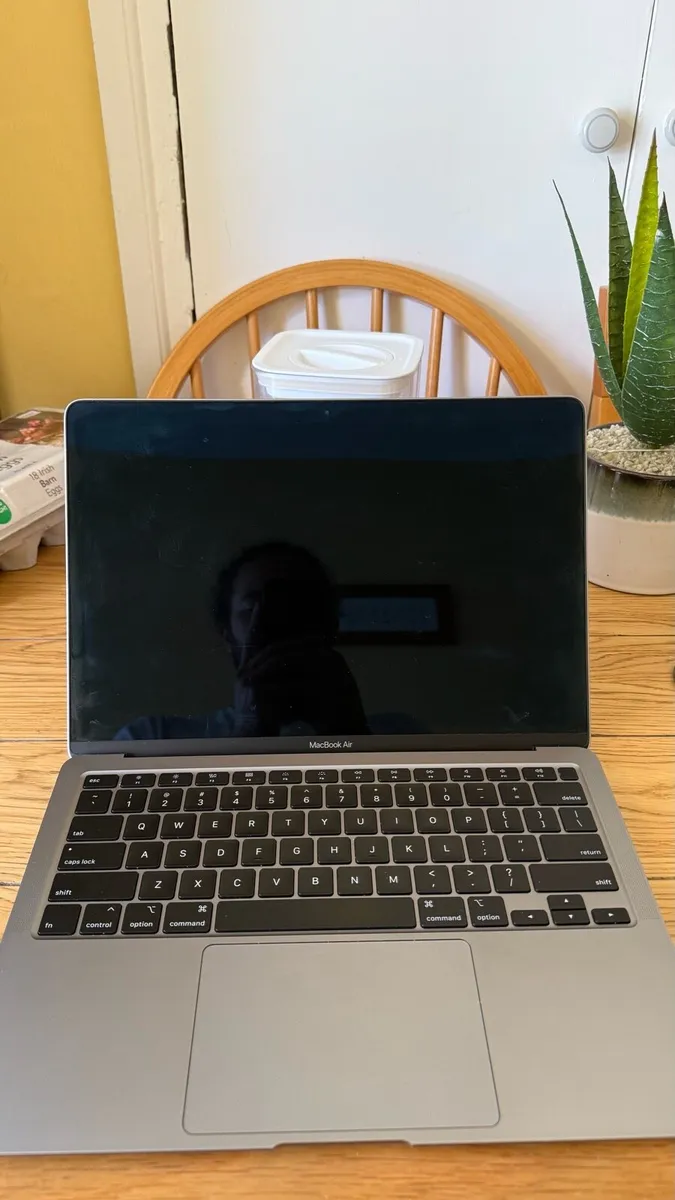MacBook Air 13 inch Retina 2020 i5 8GB 256GB - Image 4