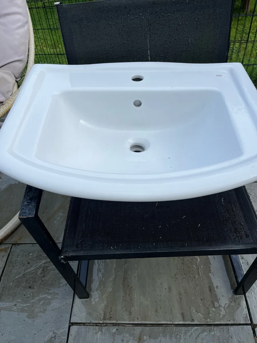 Ceramic basins - Image 2