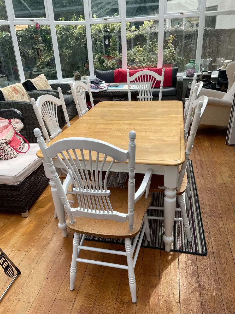 dining room table and chairs - Image 1