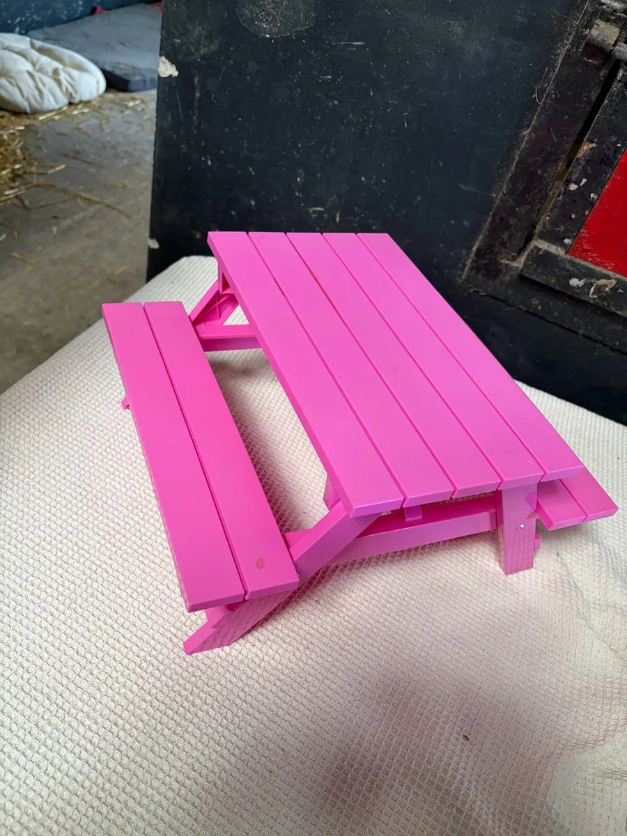 Barbie picnic table