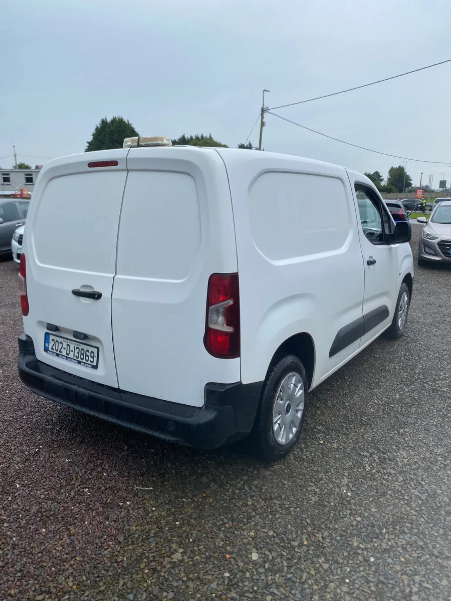 Opel Combo 2020 - Image 2
