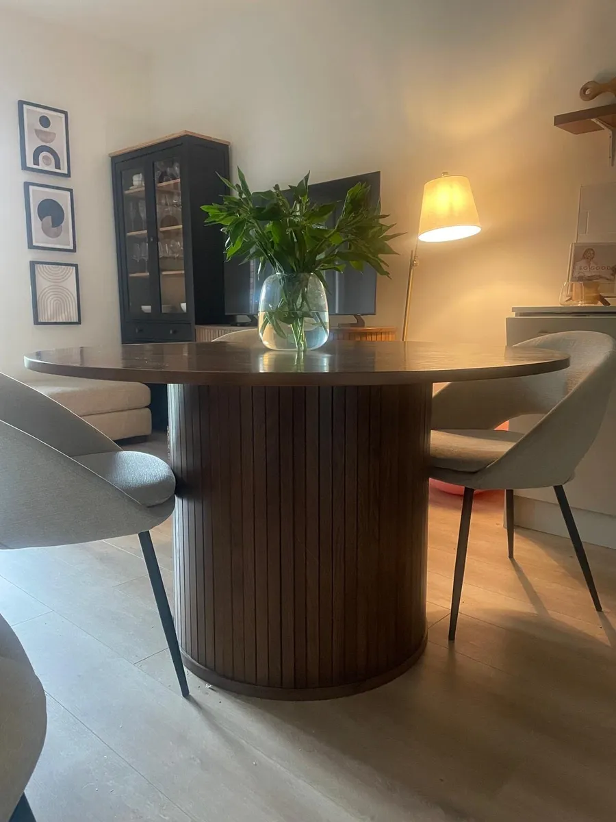 Dining table and chairs - Image 3