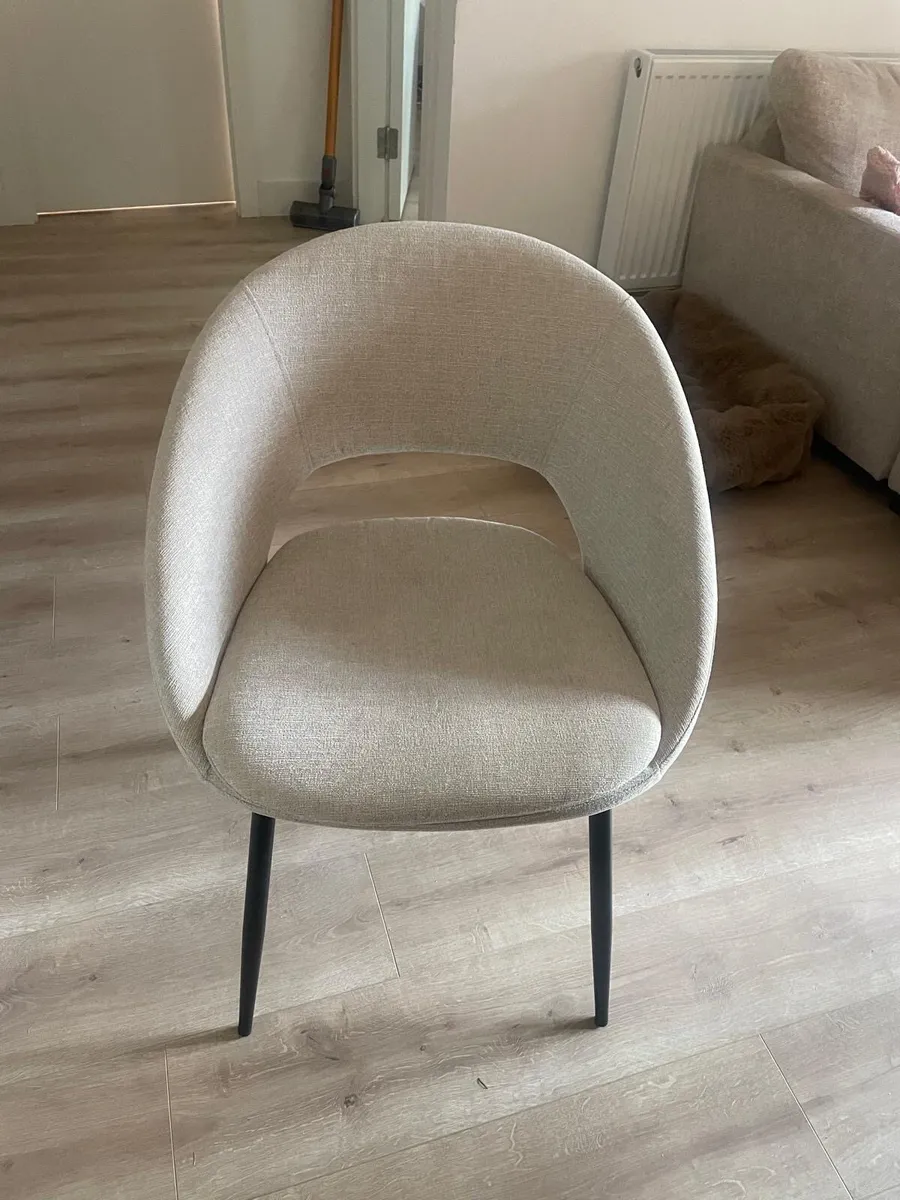 Dining table and chairs - Image 4