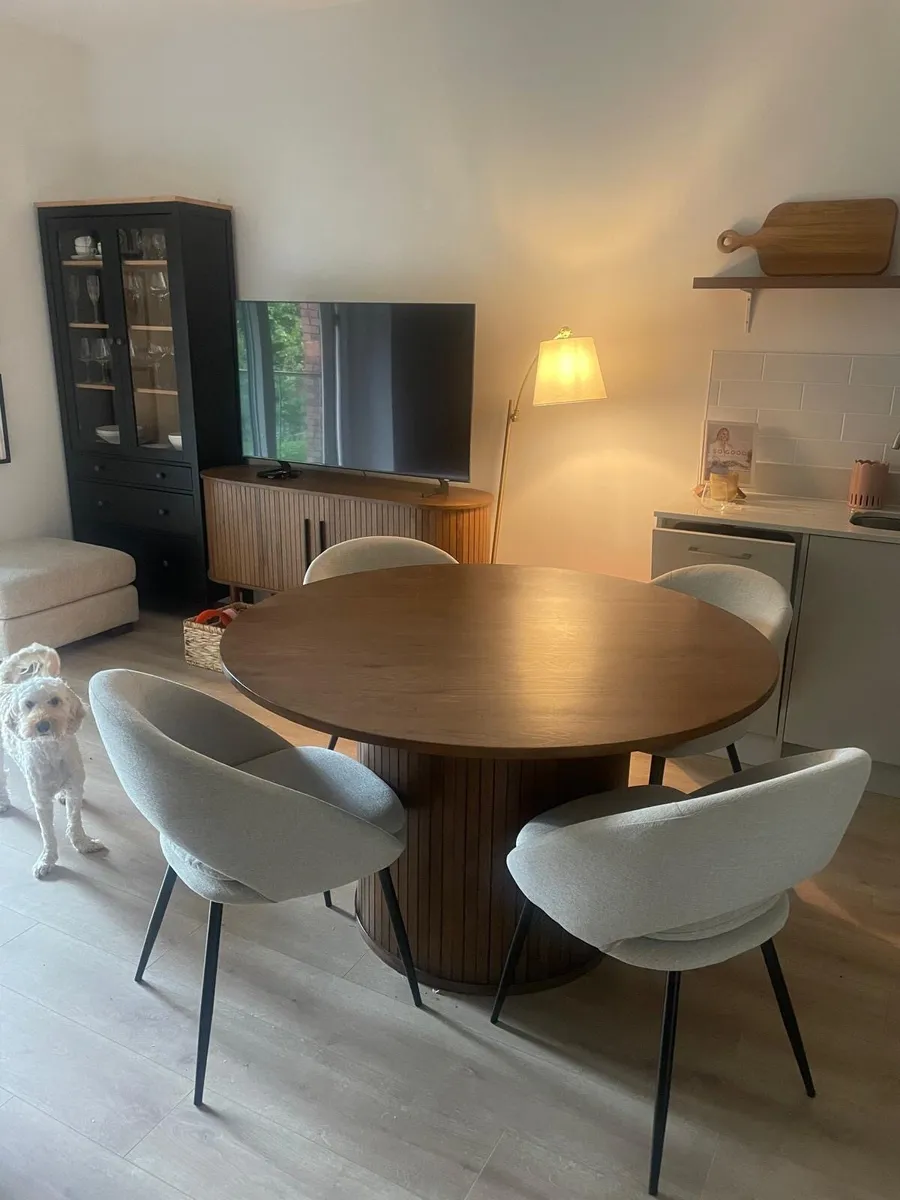 Dining table and chairs - Image 2