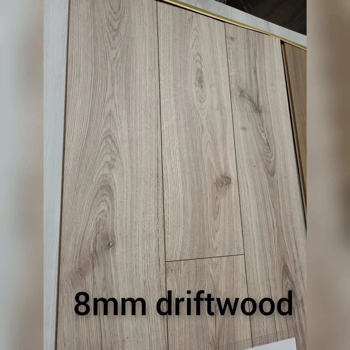 8mm laminated click flooring AC4 - Image 4