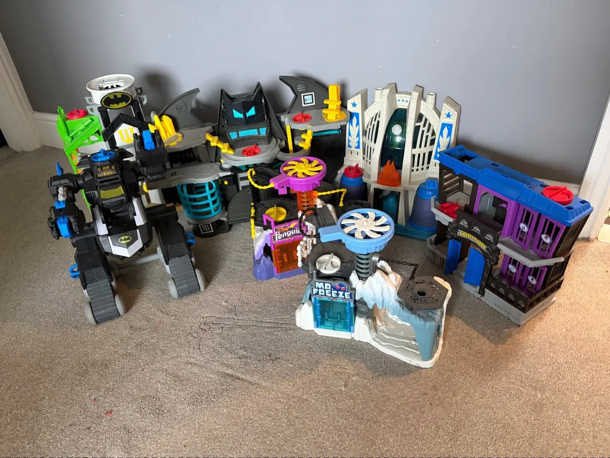 Batman Toys & Hot wheels ultimate garage - Image 2