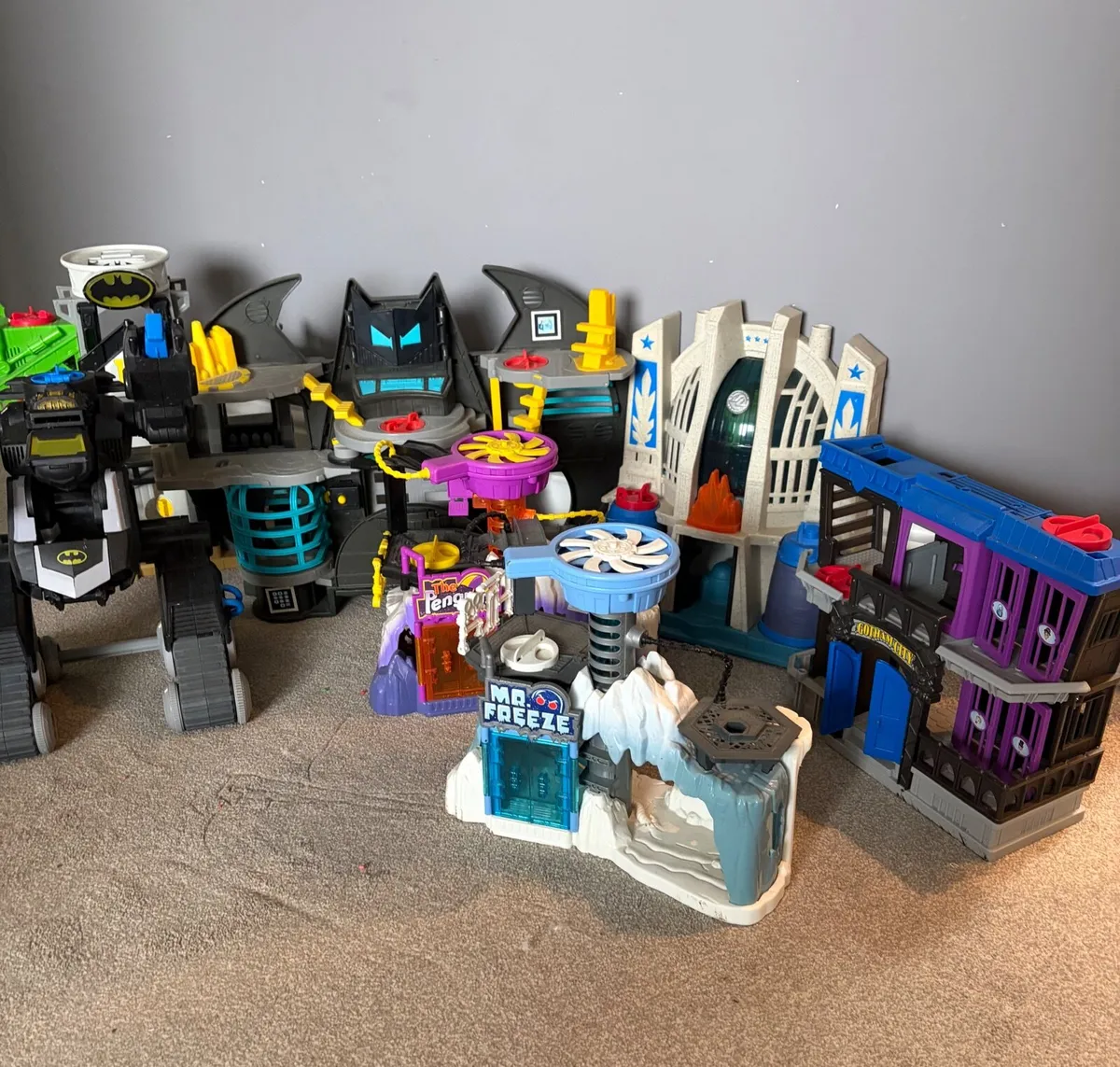 Batman Toys & Hot wheels ultimate garage - Image 1