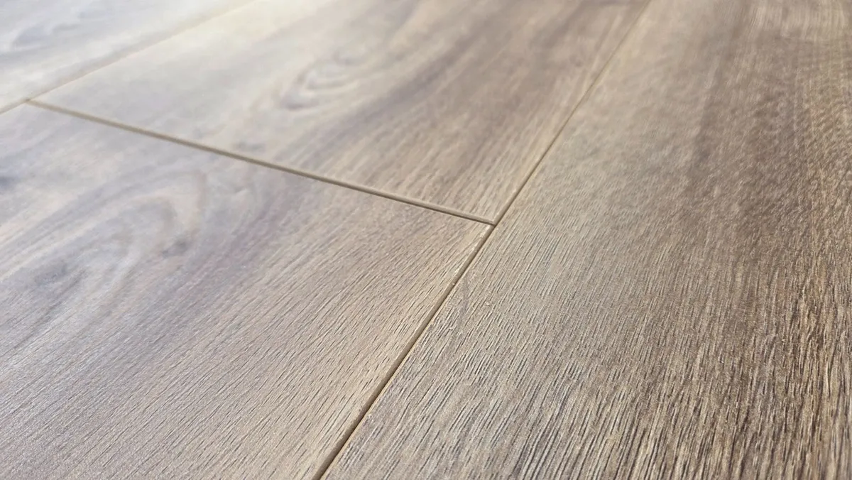 12mm  CLICK Wooden Flooring laminated - Image 2