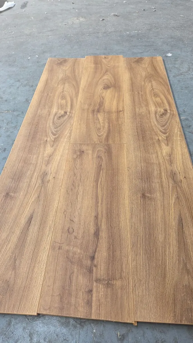 12mm  CLICK Wooden Flooring laminated - Image 4