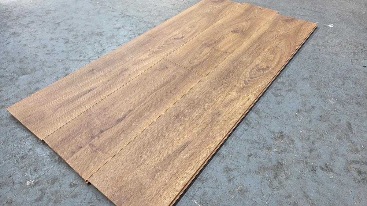 12mm  CLICK Wooden Flooring laminated - Image 4