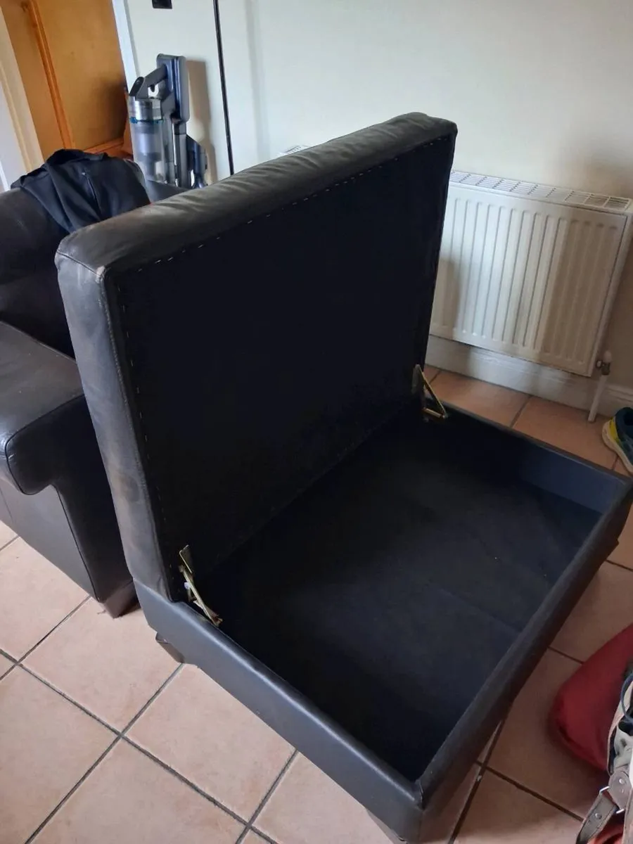 Comfy chair and storage footrest - Image 3