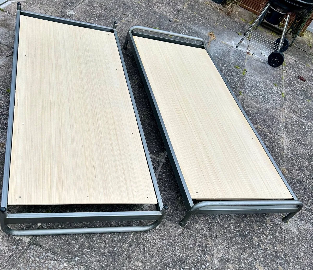 Single beds - Image 1