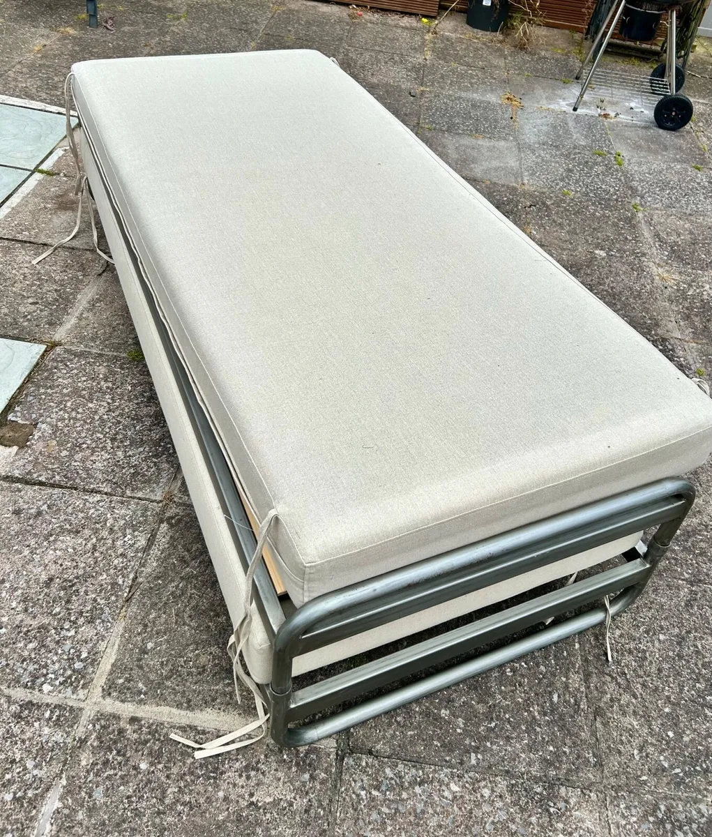 Single beds - Image 3