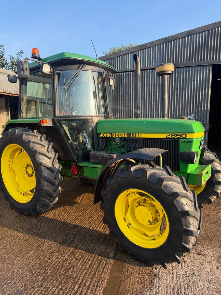 John Deere 2850 - Image 1