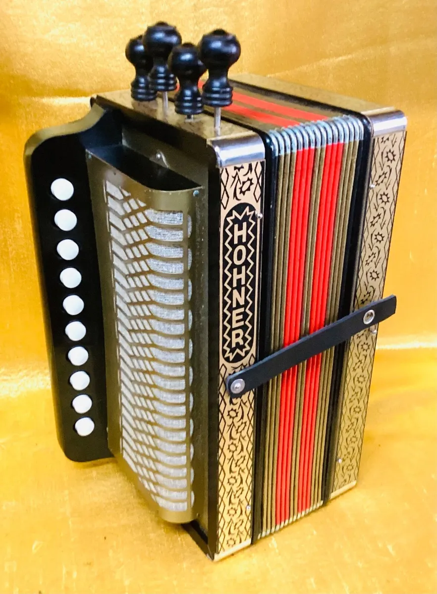 HOHNER 4 STOP CAJUN MELODEON KEY C USED - Image 1