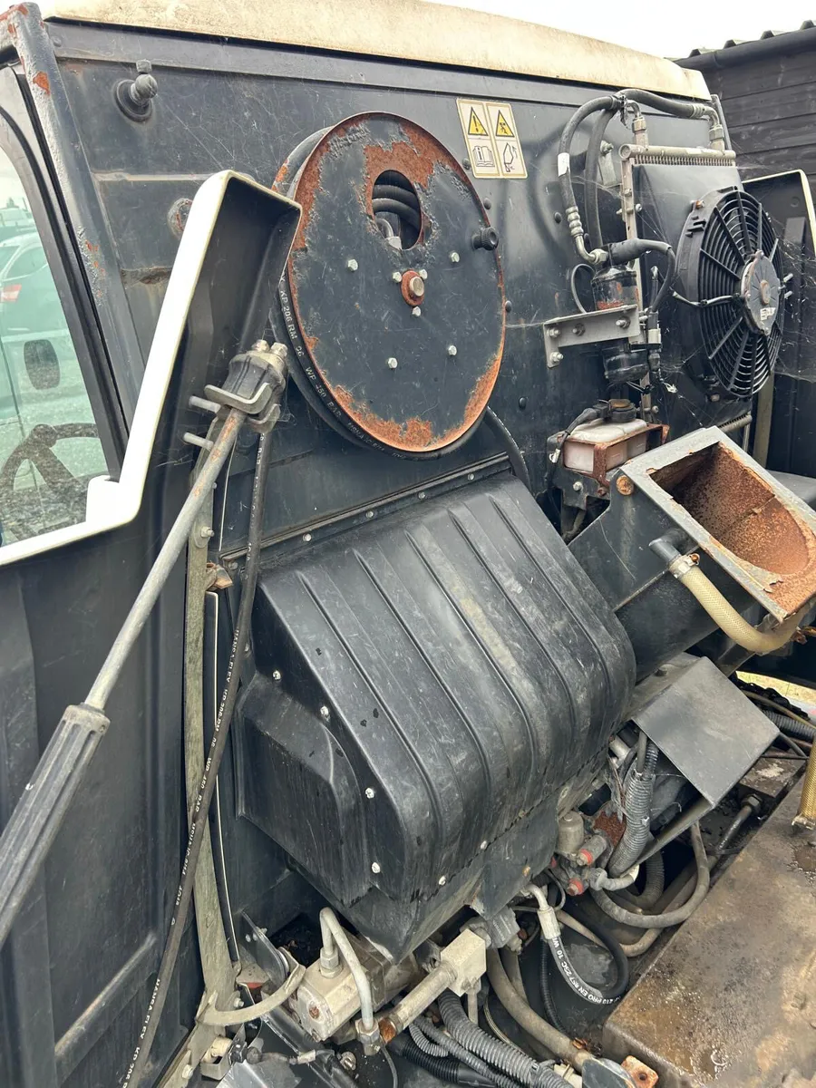 Johnston Road Sweeper 2019 with Power Washer - Image 3