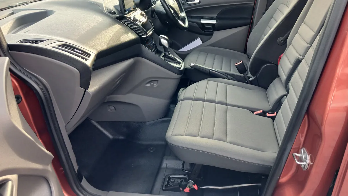 2022  CONNECT LWB AUTO LIMITED SPEC 120BHP 3 SEATS - Image 4