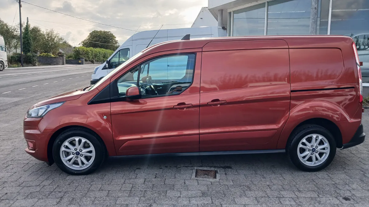 2022  CONNECT LWB AUTO LIMITED SPEC 120BHP 3 SEATS - Image 3