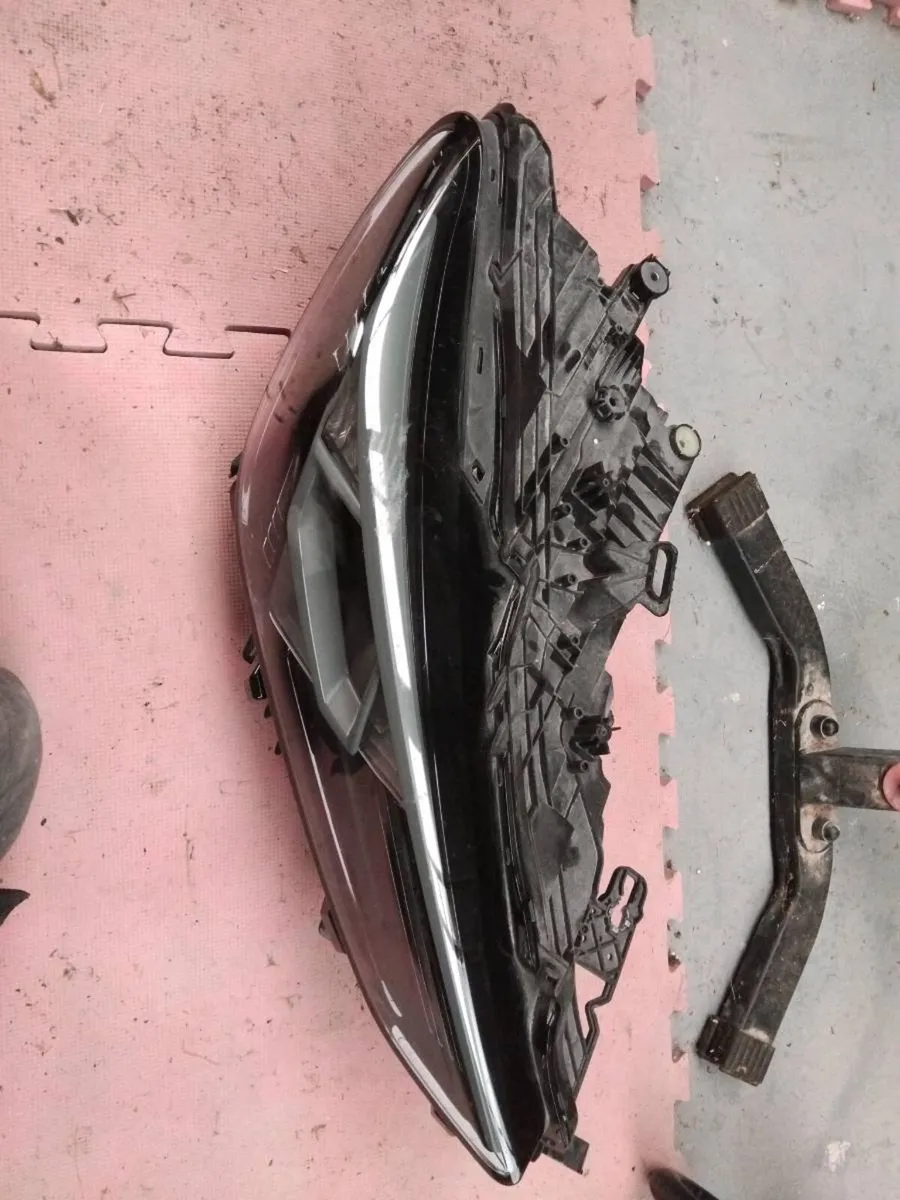 Used headlight cupra terramar - Image 2