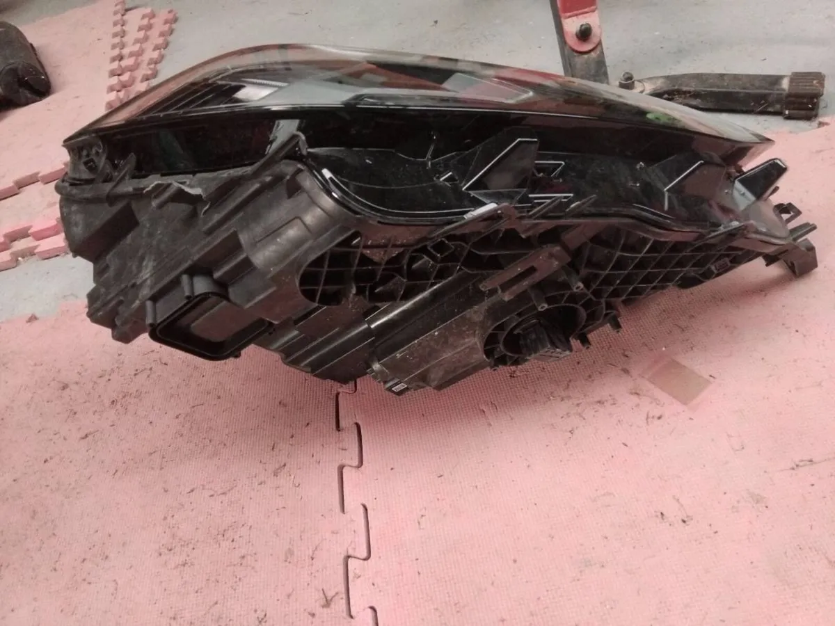 Used headlight cupra terramar - Image 4