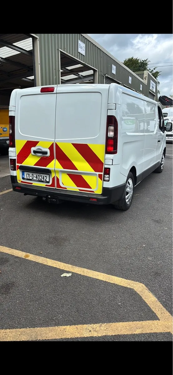 Renault traffic van - Image 4