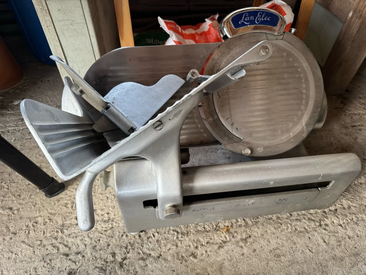 Meat slicer