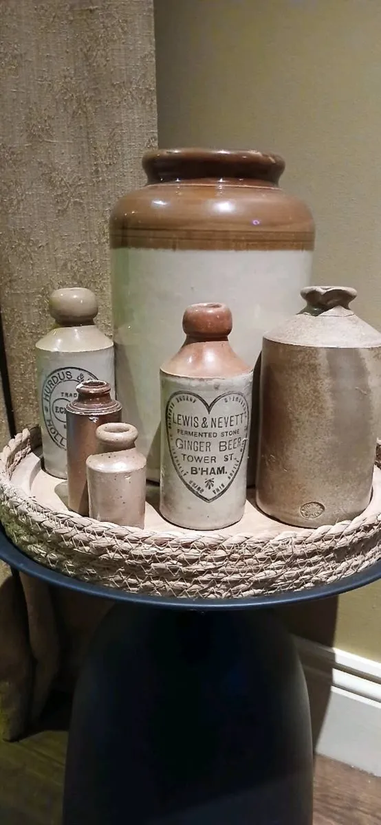 Earthenware pots - Image 1