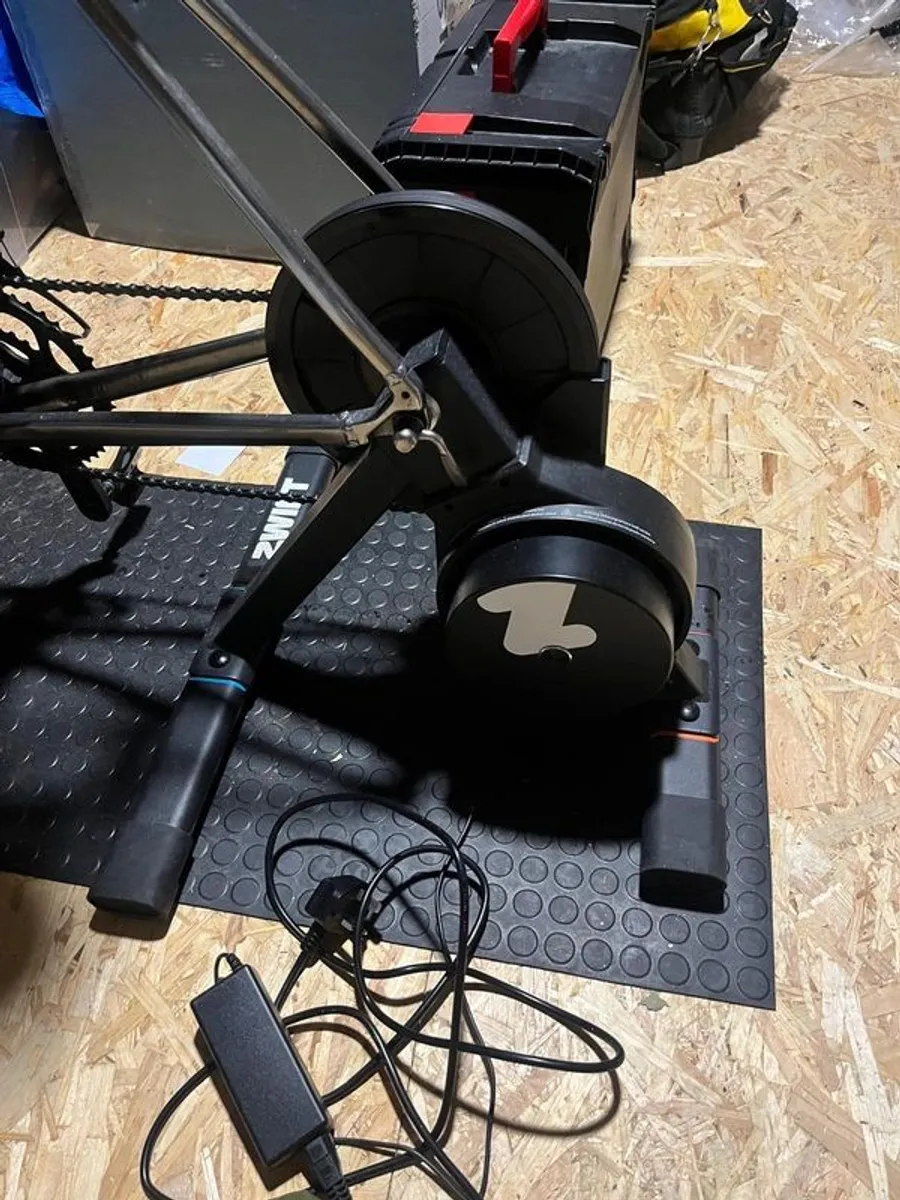 Zwift Hub Indoor Cycling Bundle - Image 2