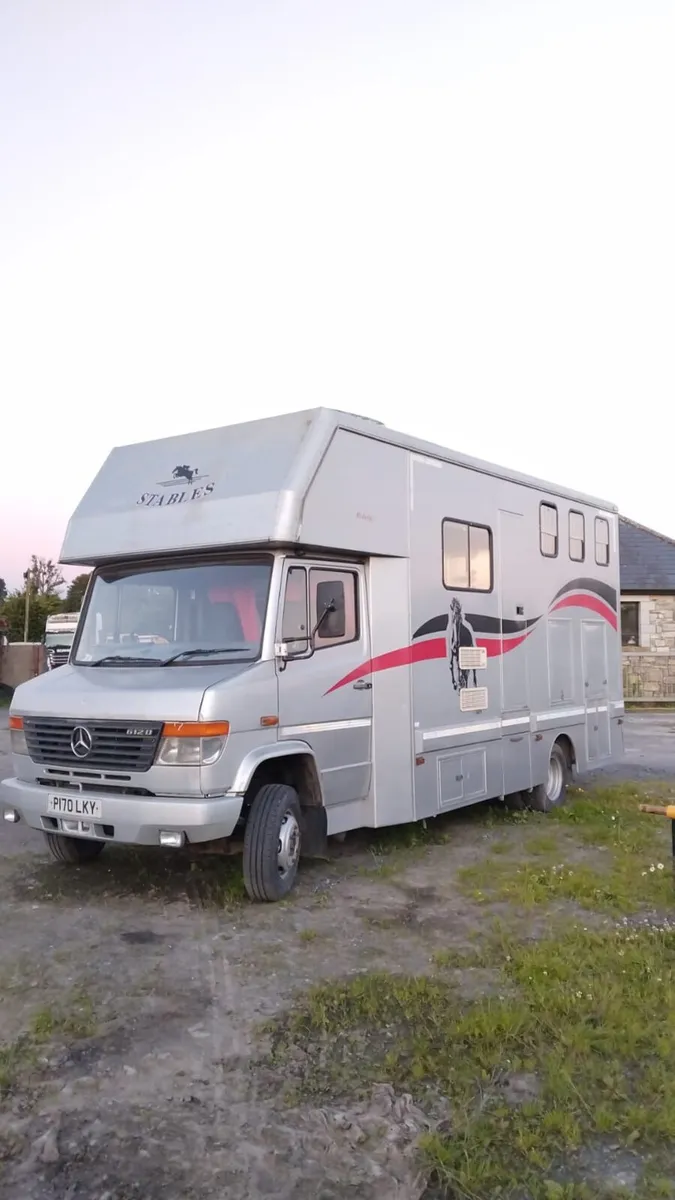 Horse lorry - Image 1