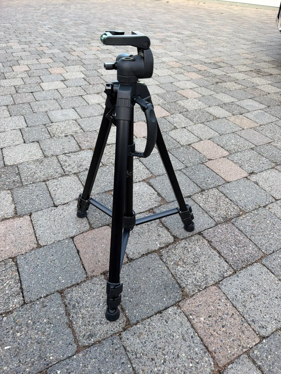Silver crest camera tripod - Image 1