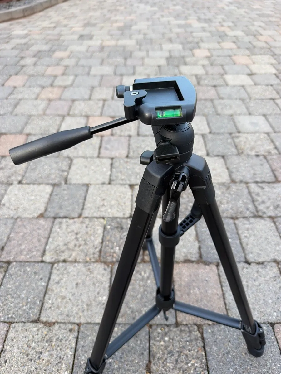 Silver crest camera tripod - Image 2