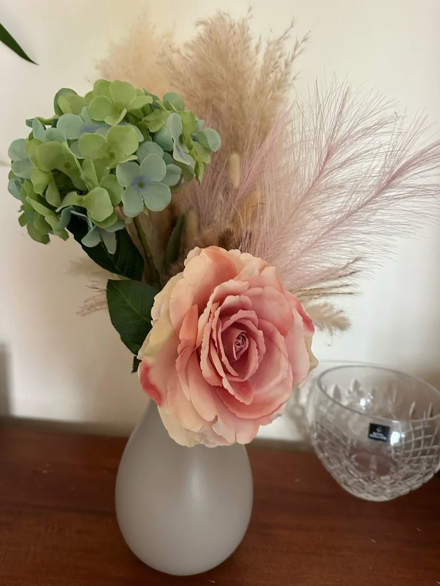 3 Fake Heathers and Vases - Image 3
