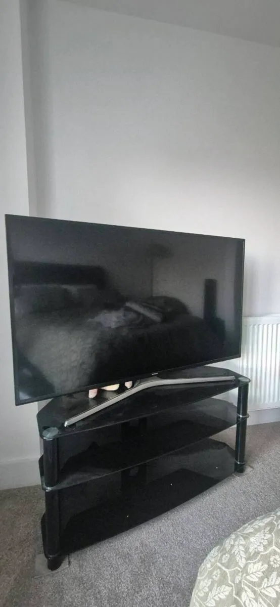 Samsung 50" FHD TV + Free tempered glass TV Stand - Image 1
