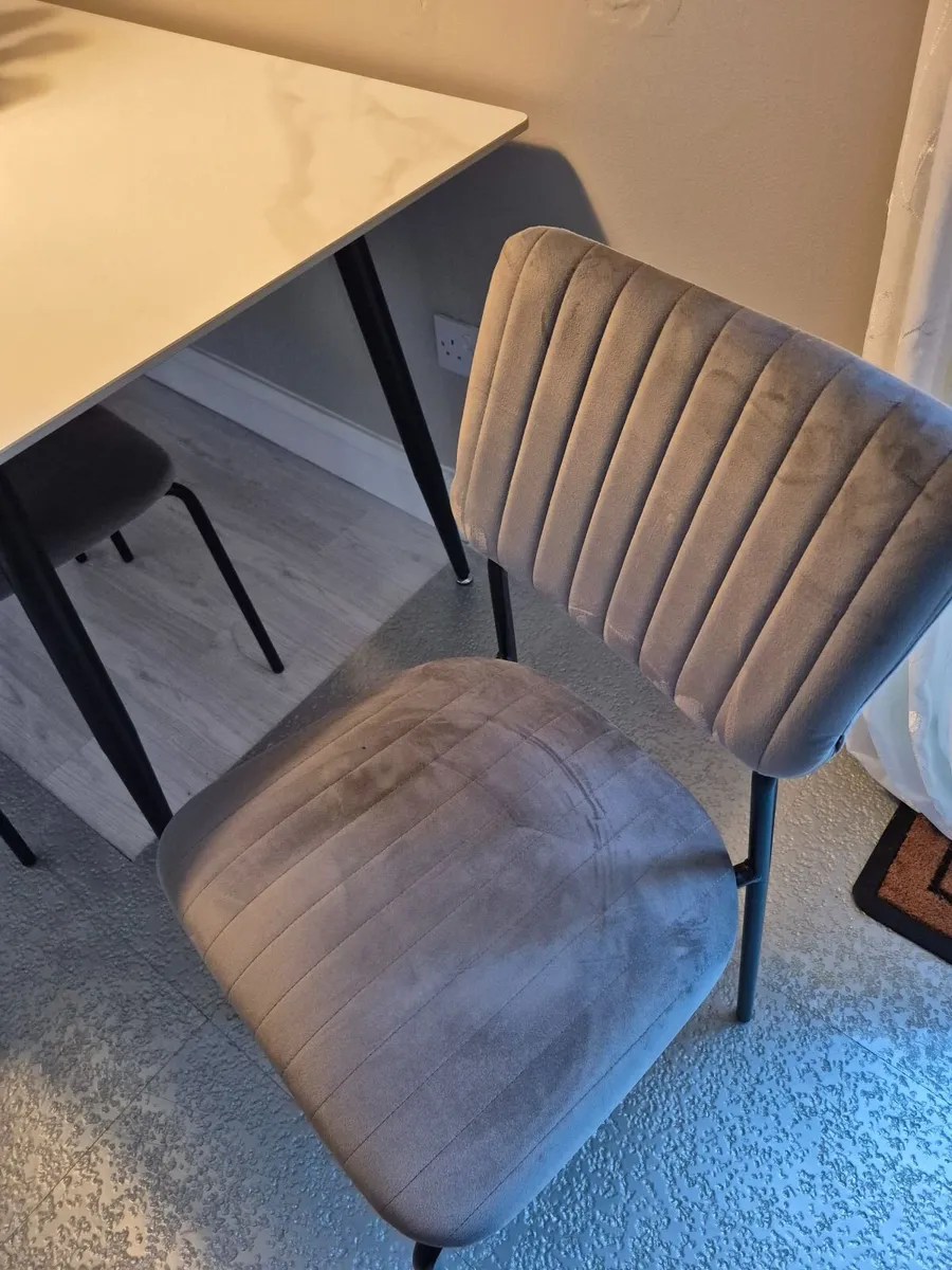Dining table and 4 chairs - Image 2