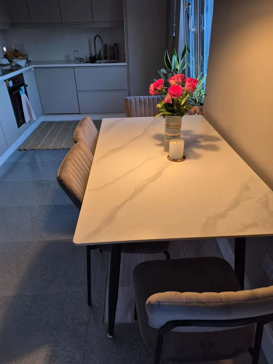 Dining table and 4 chairs - Image 1