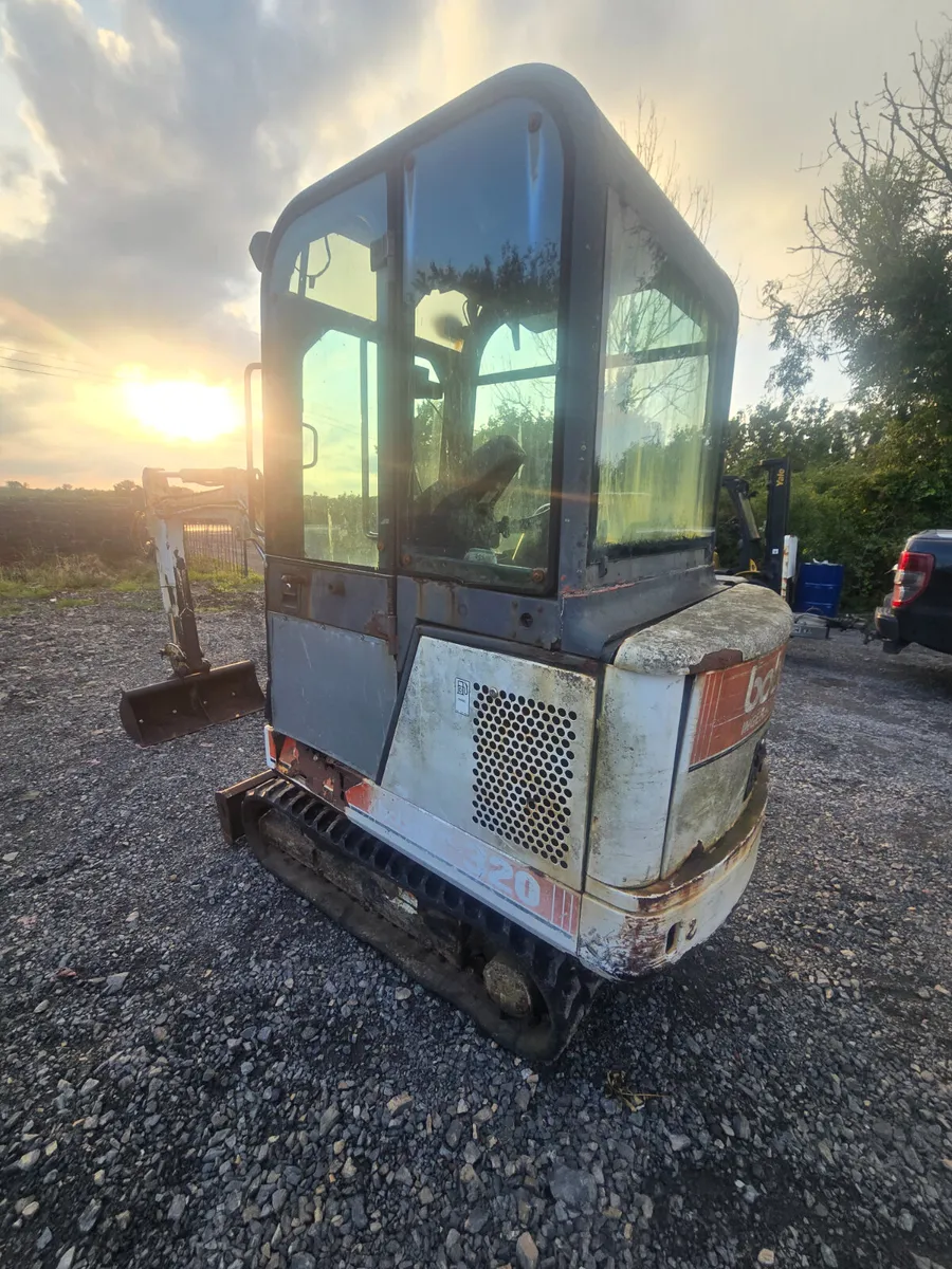 BOBCAT 320 - Image 4