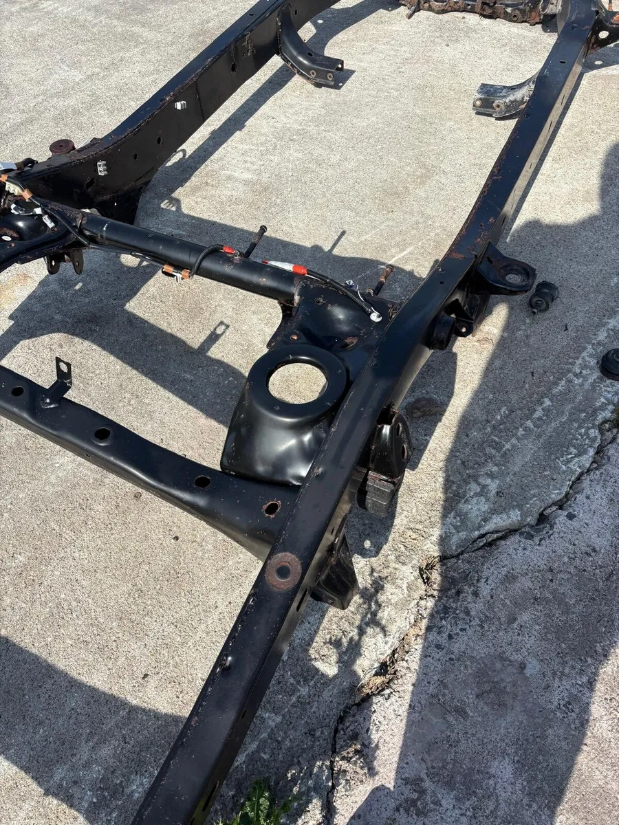 Toyota landcruiser short wheel base chassis 2001 - Image 3