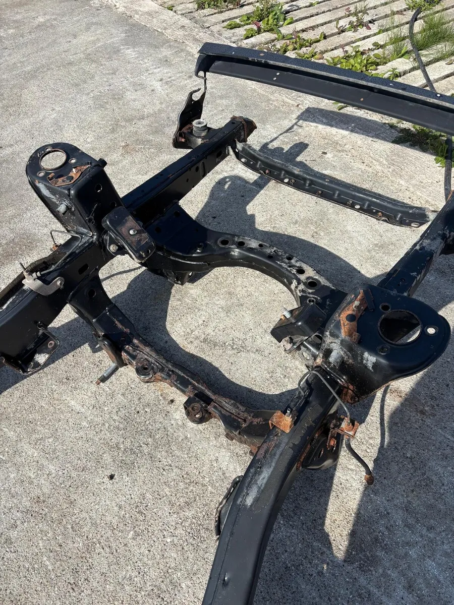 Toyota landcruiser short wheel base chassis 2001 - Image 1
