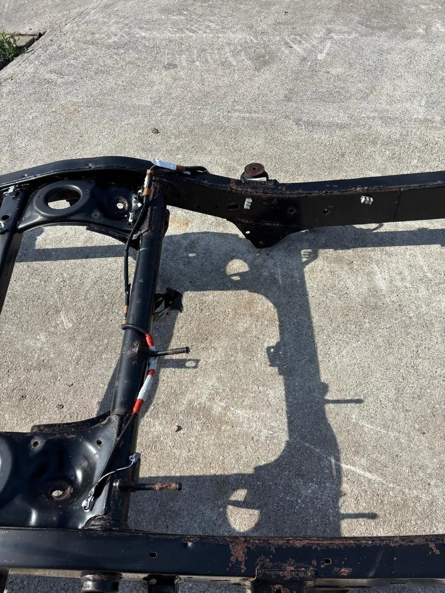 Toyota landcruiser short wheel base chassis 2001 - Image 2