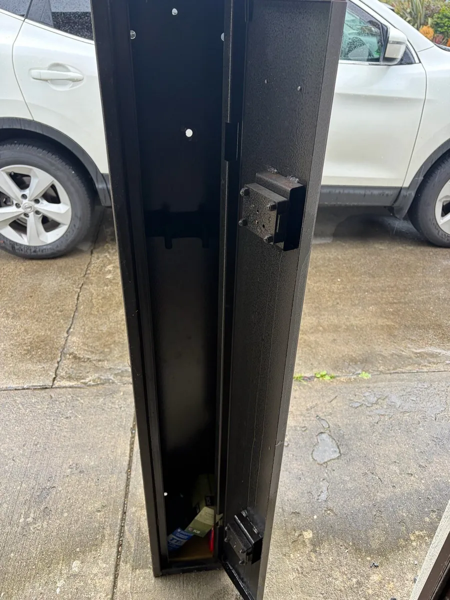 Gun safe - Image 1