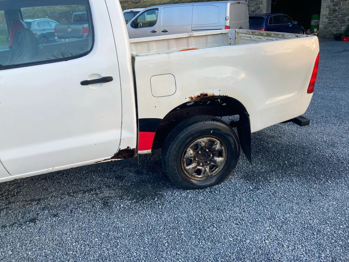 Toyota hilux - Image 3