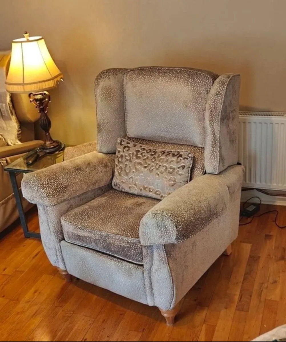 Finline Furniture Armchair - Image 1
