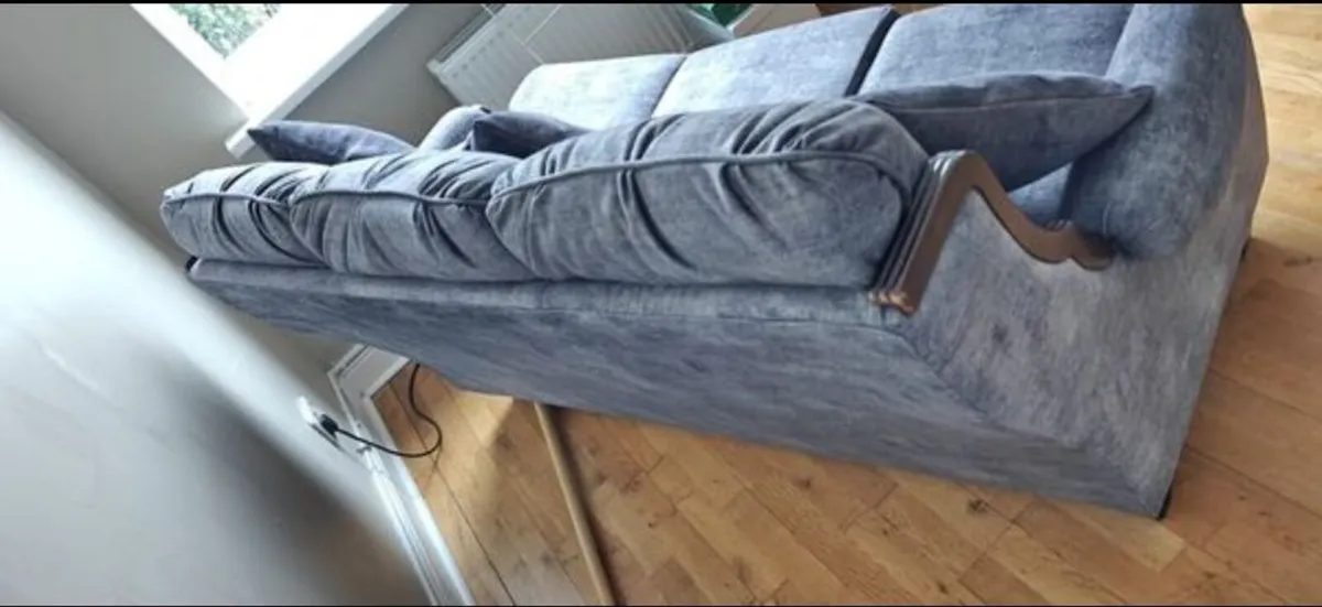 Couch - Image 4