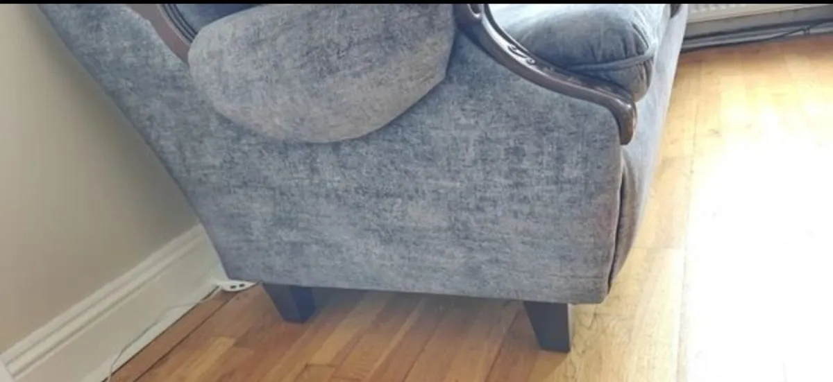 Couch - Image 2