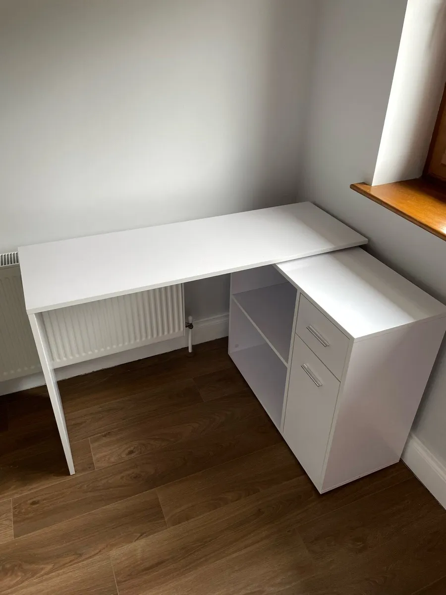 Corner desk - Image 1