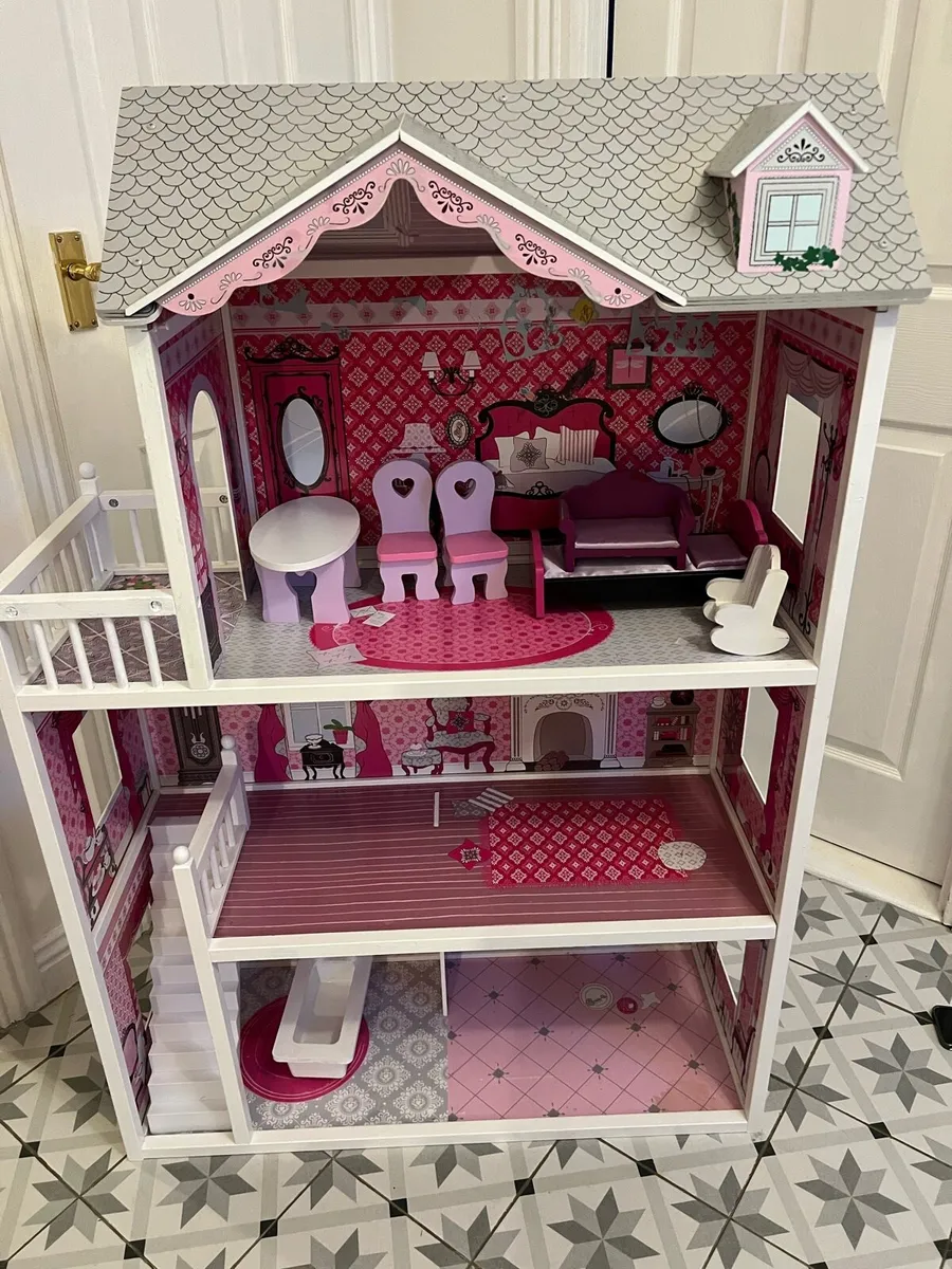 Doll house - Image 1