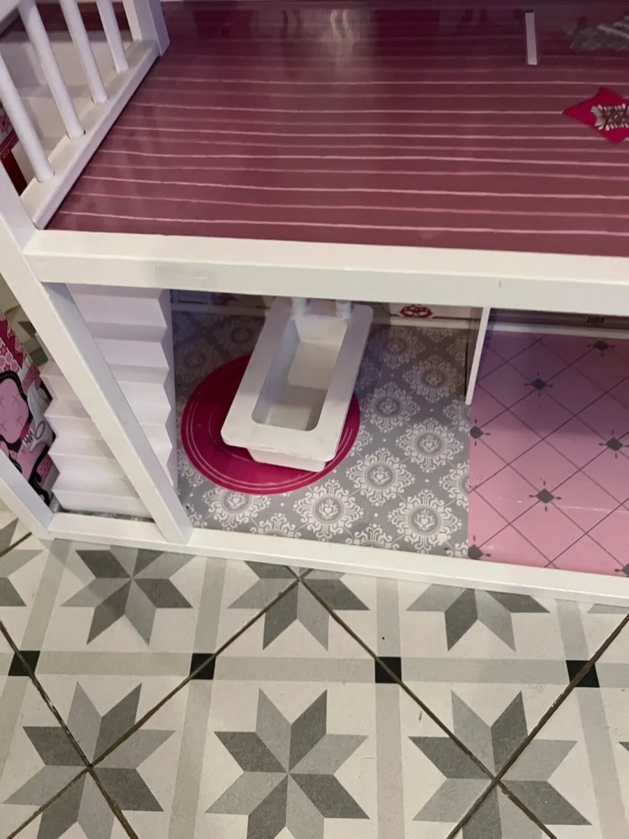 Doll house - Image 3
