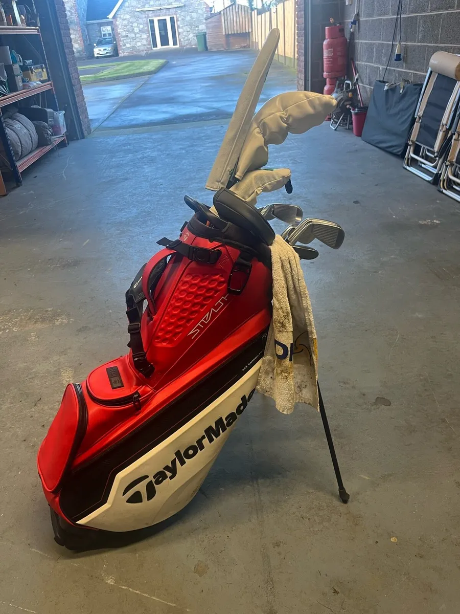 Taylormade golf tour bag - Image 2